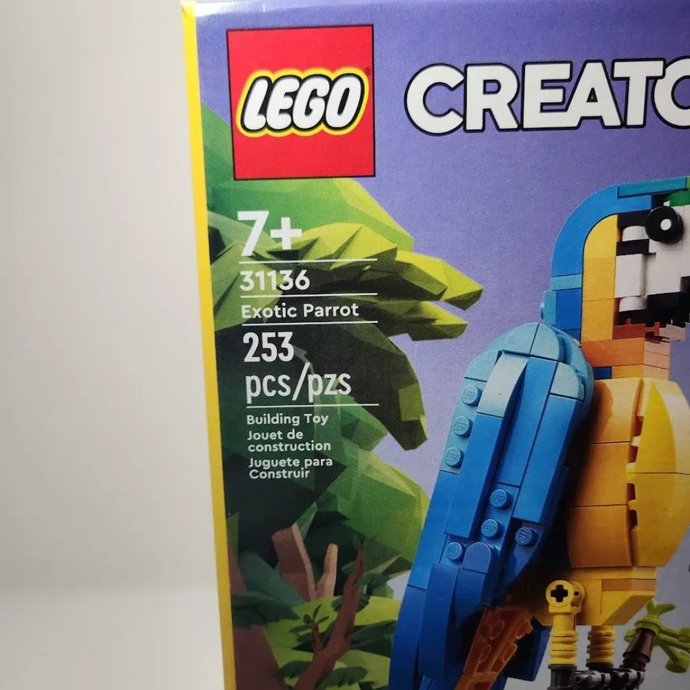 Lego Creator 3in1 Exotic Parrot Macaw Fish Frog Lego Set 253 Pieces CHRISTMAS  M